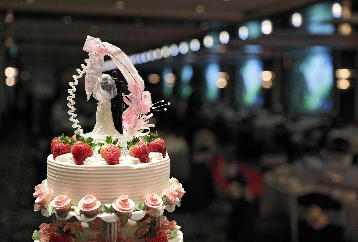 modern cakes. overcomers catering school cakes, ghana