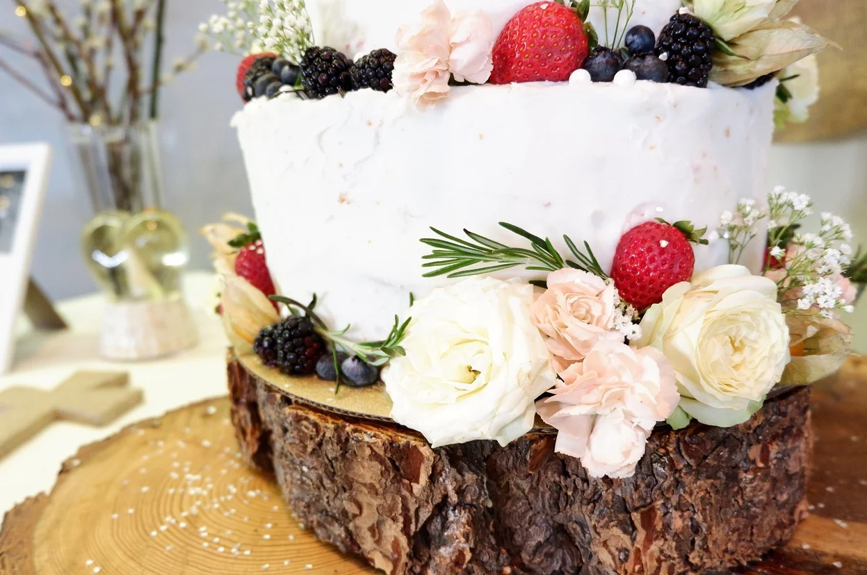 modern cakes. overcomers catering school cakes, ghana